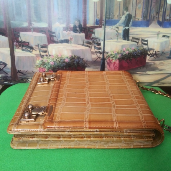 Rosina Ferragamo Schiavone Shoulder Bag - Picture 6 of 8